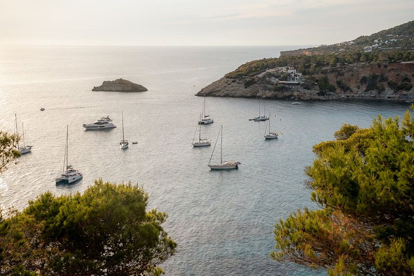 Boats in Ibiza by Valerie Visschedijk - Reisfotografie