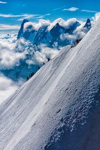 Bergbeklimmers op de Aguille du midi in de franse alpen bij Chamonix. Wout Kok One2expose