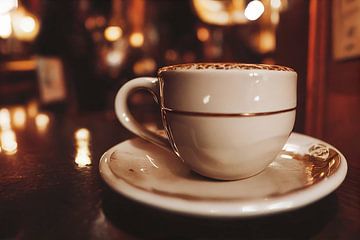 Kopje koffie op tafel, illustratie van Animaflora PicsStock