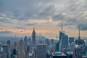 Ligne d'horizon de New York depuis le sommet du Rock (Rockefeller Center), vue du coucher de soleil 