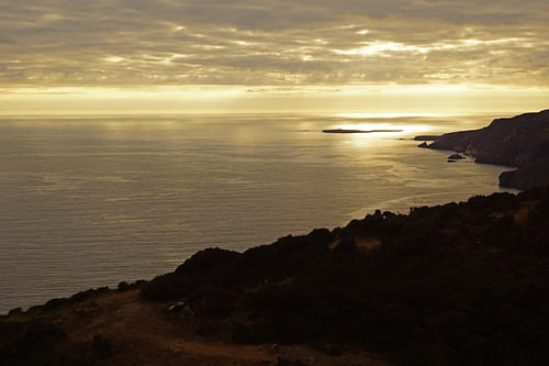 zonsondergang bij de kliffen van Slieve League in Ierland