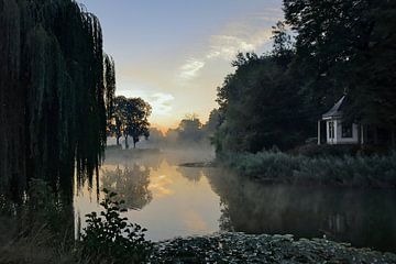 Zonsopkomst aan "de Grote Gracht"  in Bredevoort