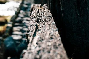 Verwitterter Küstenschutz – Rohe industrielle Details