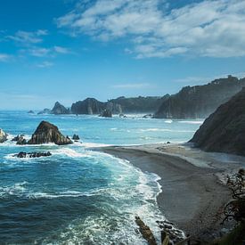 Gueirúa Beach in Spain by Truus Nijland