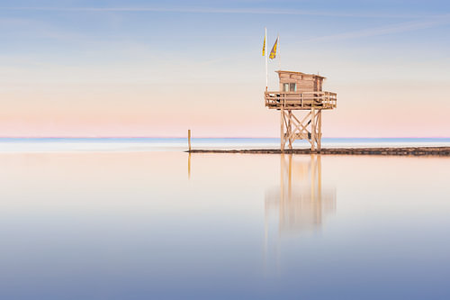 Beobachtungsposten am Grevelinger See bei Sonnenuntergang