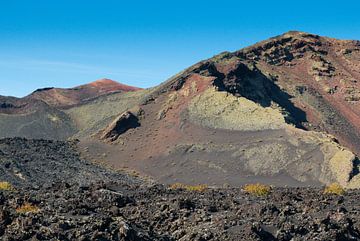 Vulcanisch landschap, Lanzarote. van Hennnie Keeris