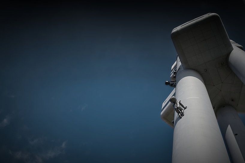 Der moderne Fernsehturm in Prag von Heiko Kueverling