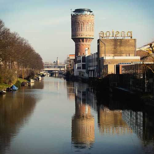 De Watertoren aan het Heuveloord in Utrecht en zijn reflectie