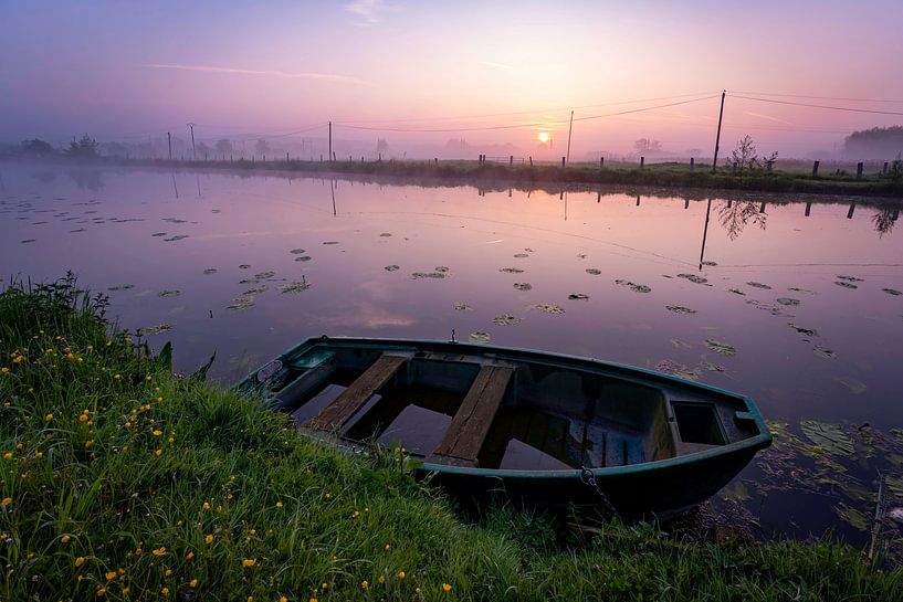 Bootje bij zonsopkomst van Sam Mannaerts