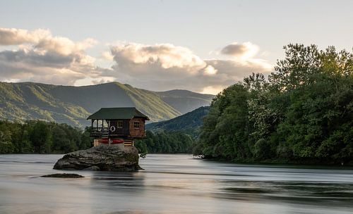 House on the dinar river