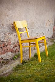 La chaise jaune sur Nina Thilo