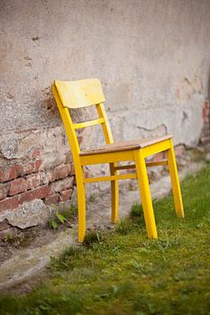 Der gelbe Stuhl