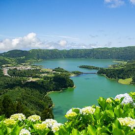 Uitzicht op de Caldeira das Sete Cidades - Azoren van Claudia Esveldt