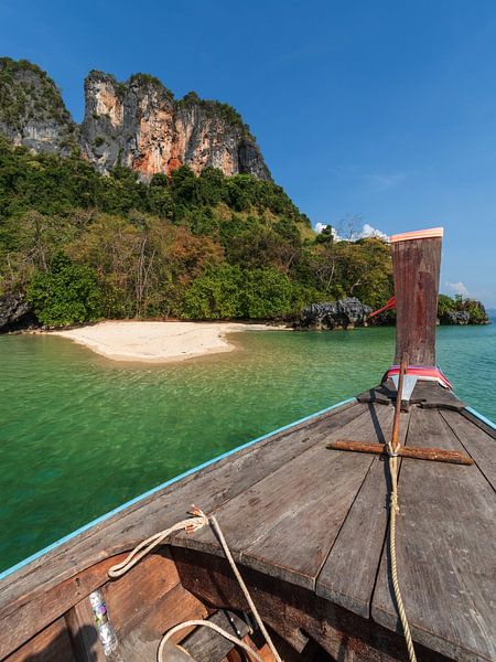 op zee van Alex Neumayer