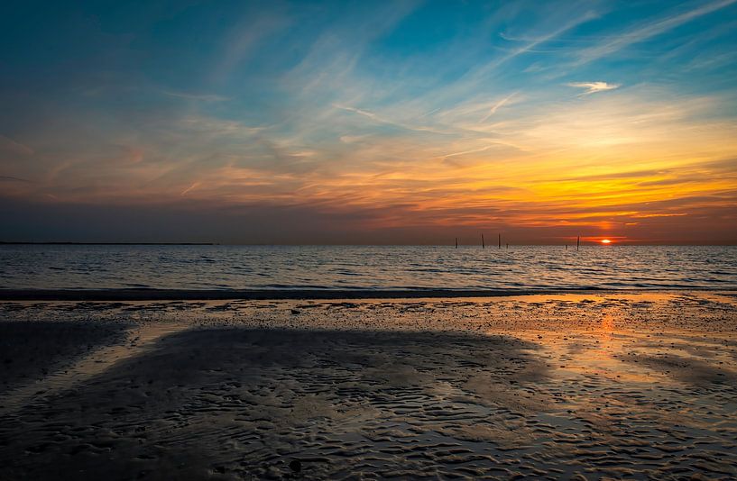Sonnenuntergang Strand Haringvlietdam von Marjolein van Middelkoop