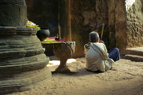 Meditatie in Preah Khan tempel, Angkor Wat, Cambodja