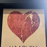 Photo de nos clients: Amour pour Haarlem | Plan de la ville dans un cœur par WereldkaartenShop, sur bois