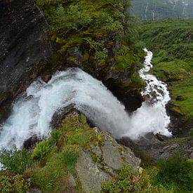 Krachtige waterval von Gerben van den Hazel