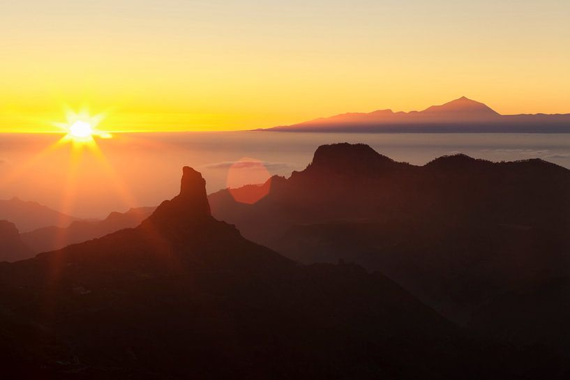 Roque Bentayga bij zonsondergang, Gran Canaria, Canarische Eilanden, Spanje van Markus Lange