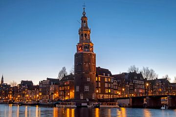 Der Montelbaan-Turm in Amsterdam bei Sonnenuntergang von Eye on You