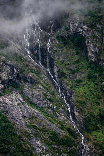 Kleine waterval by Pieter Gordijn