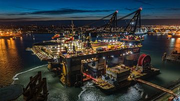 Thialf crane ship from Heerema by Klaas Doting
