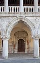 Détail de l'entrée du Palais des Doges dans le vieil état de Venise, Italie par Joost Adriaanse Aperçu