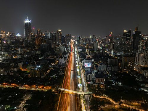 Bangkok by Night - Sentiers lumineux à travers la métropole