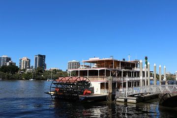 Raderstoomboot in Brisbane, Australië van Ines Porada