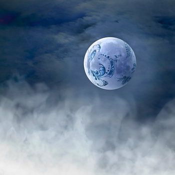 Lune en porcelaine bleue de Delft.