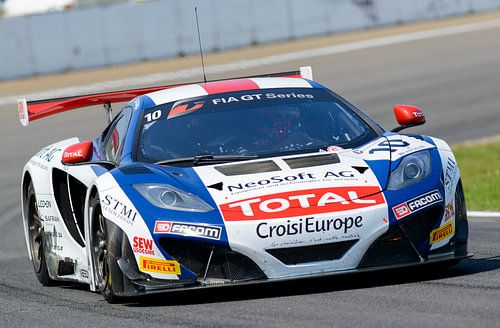 McLaren MP4-12C race auto