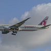 Passagierflugzeug vom Typ Boeing 777-300 der Qatar Airways. von Jaap van den Berg