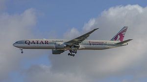 Passagierflugzeug vom Typ Boeing 777-300 der Qatar Airways.
