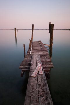 Expired jetty by Leo van Valkenburg