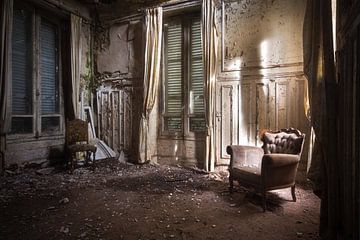 Chambre abandonnée au château. sur Roman Robroek - Photos de bâtiments abandonnés