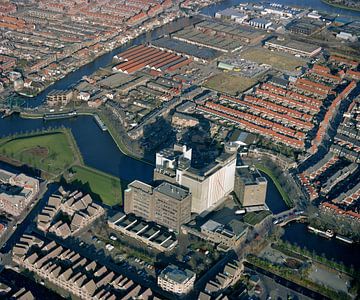 1988: Historische luchtfoto van de Meelfabriek, Leiden van Frans Rombout