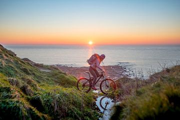 Bike at sea with sunset by Ruben Dario