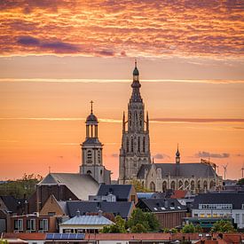Sonnenuntergang Grote Kerk - Skyline von Breda - Nordbrabant - Niederlande von I Love Breda
