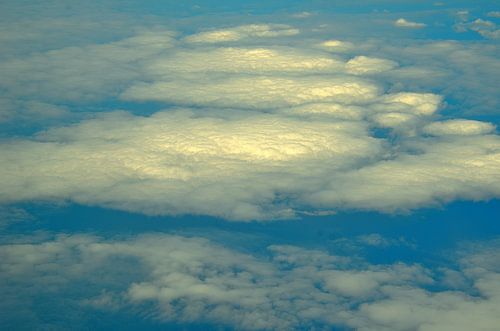 Lucht boven de Atlantische Oceaan