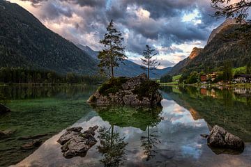 Découvrez l'enchantement de l'Autriche : Hintersee au lever du soleil sur Michael Bollen