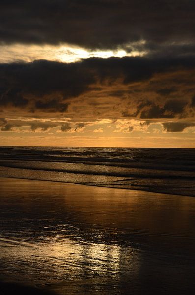 De nacht valt in op Terschelling von Debora van Tilborg