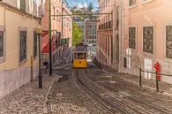 De beroemde tram in Lissabon van ingrid schot thumbnail
