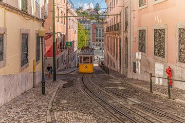 De beroemde tram in Lissabon van ingrid schot