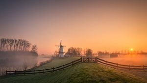 Sunrise at the mill von Edwin Mooijaart