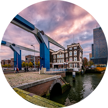 Poortgebouw  tijdens zonsondergang van Prachtig Rotterdam