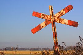 Altes rostiges Warnkreuz von Bobsphotography