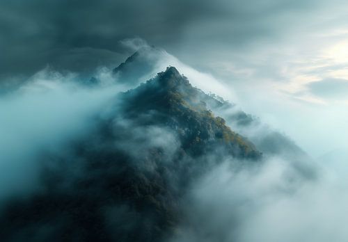 Herfstidylle in bergnevel