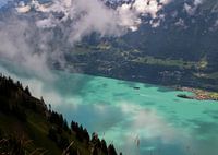 Groene bergen en blauwe meren in Switzerland