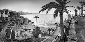 Nerja Costa del Sol in schwarz-weiß