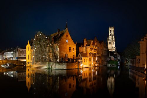 Brugge Rozenhoedkaai in de avond van Patrick Verhoef